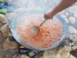 Traditional qalayyet bandoora, vegan tomato stew, to which many add meat nowadays. Photo courtesy of the author.